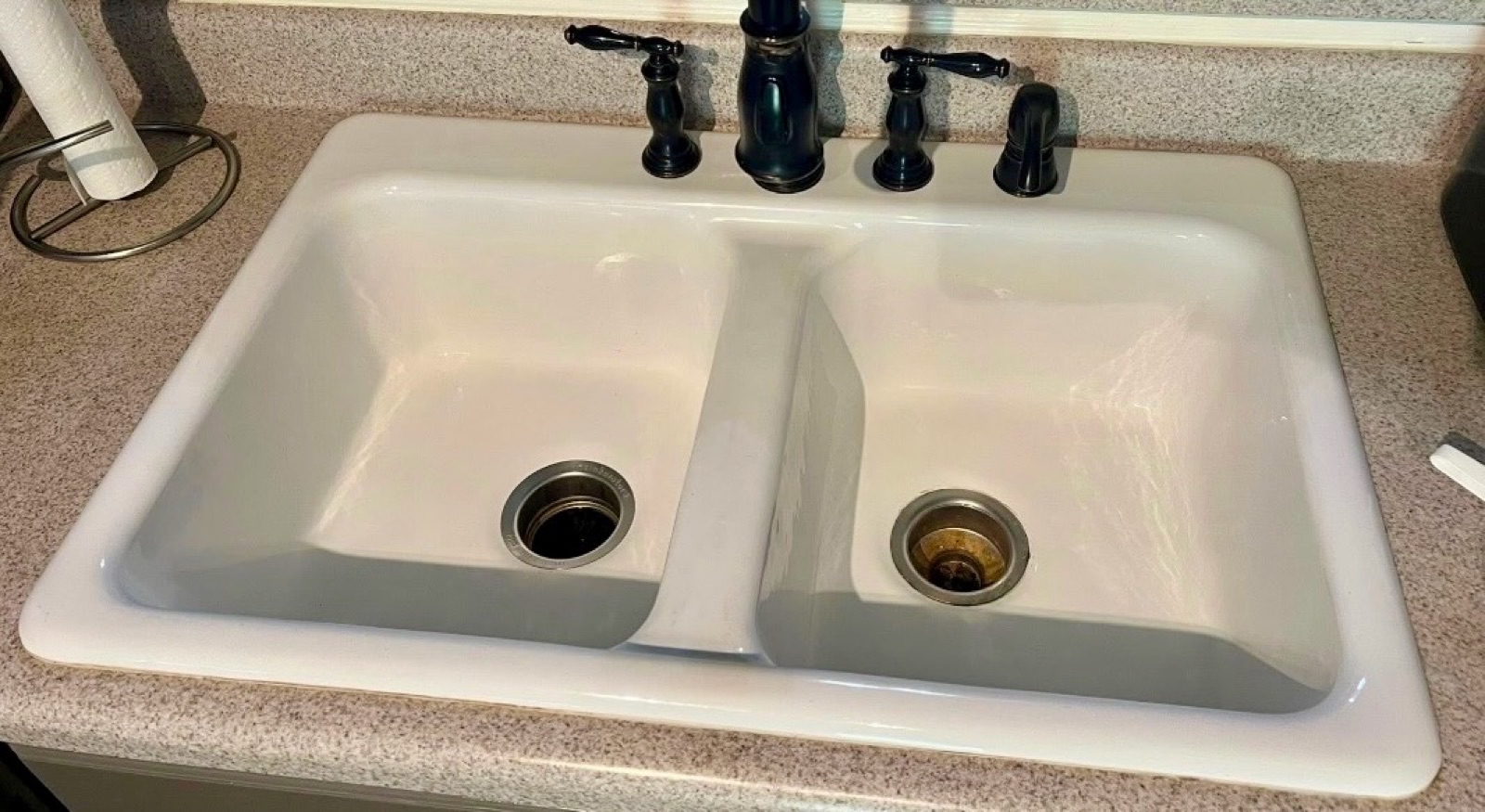 Same kitchen sink restored to a bright white finish